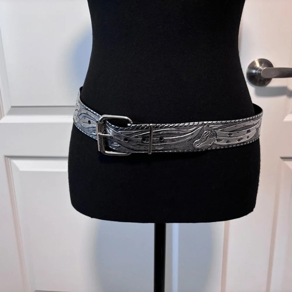 Unbranded | Silver  Embossed Belt | Size L - Picture 2 of 8